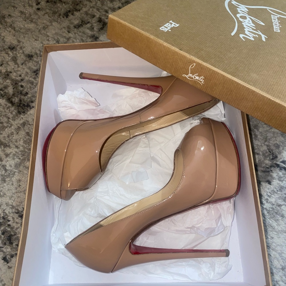 Christian Louboutin Lady Peep Nude Heel